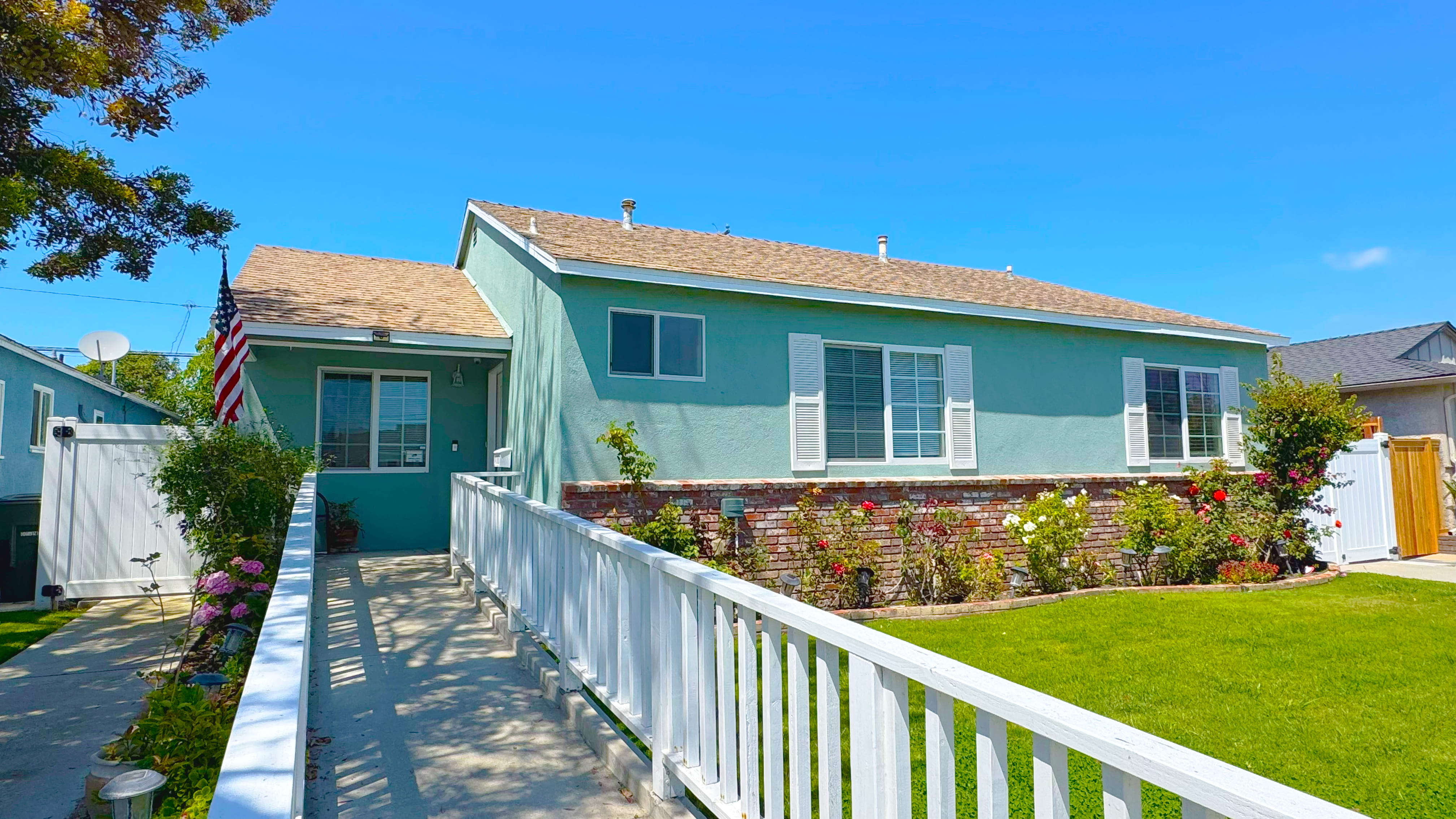A view of the front of Hearts of Paradise Home, a board and care in Torrance, CA.